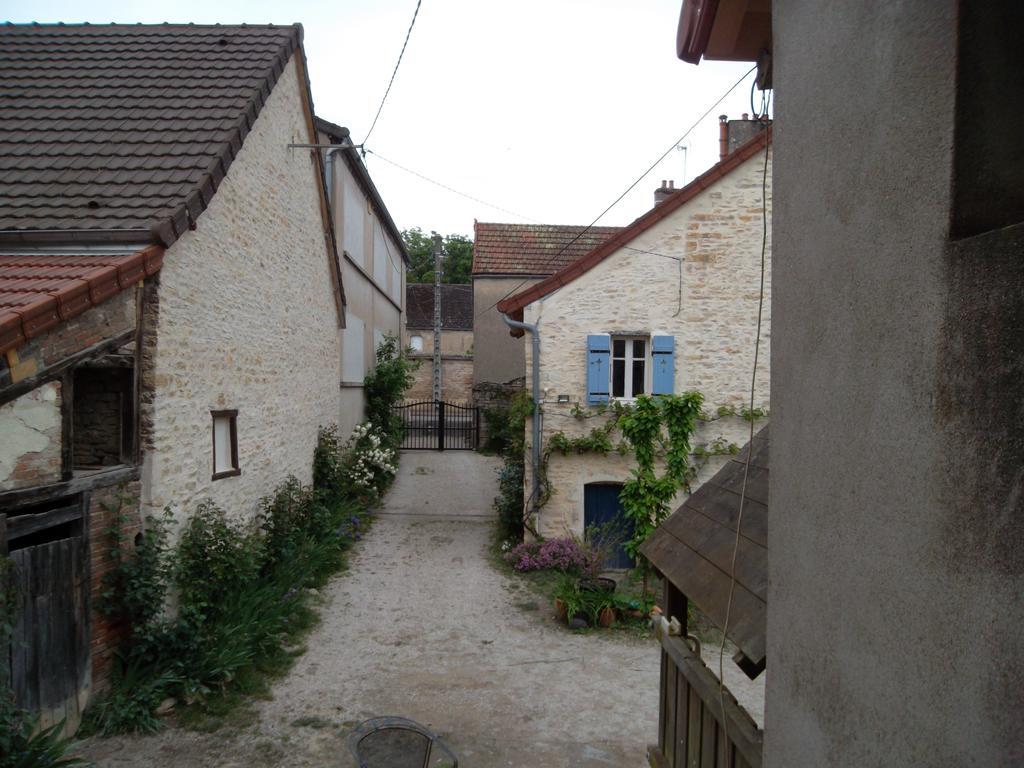 Les Trois Croix Villa Santenay  Kamer foto
